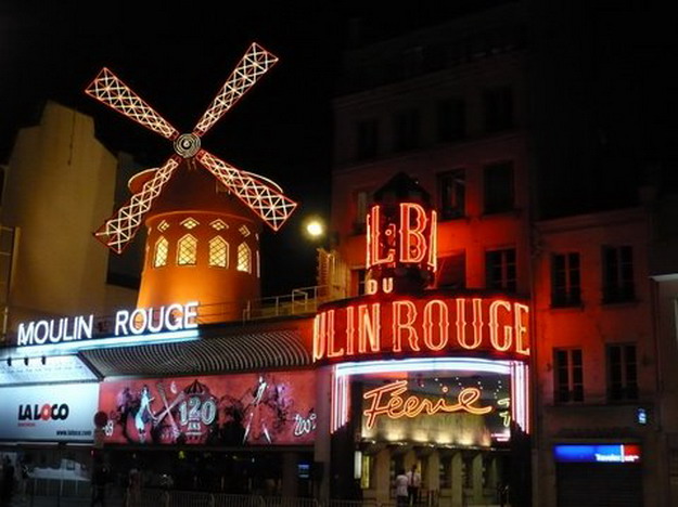 Ha Moulin Rouge nem is, de szexüzlet van a téeszmajorban